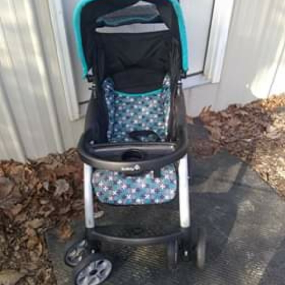 Baby stroller a baby seat and little boys jacket - Picture 3 of 4